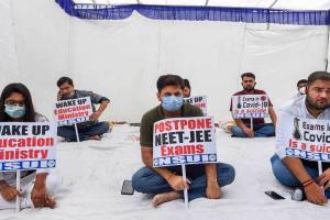 जेईई और नीट परीक्षा के विरोध में एनएसयूआई ने शुरू की भूख हड़ताल