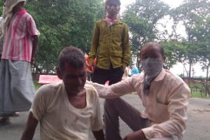 शाहजहांपुर: ट्रक की चपेट में आकर बाइक सवार चाचा-भतीजी की मौत