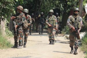 जम्मू-कश्मीर: सेना ने एलओसी के पास कई ठिकानों का भंडाफोड़ किया