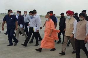 योगी ने कुशीनगर में निर्माणाधीन अंतर्राष्ट्रीय एयरपोर्ट का किया निरीक्षण