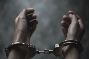 गोंडा: तीन बहनों पर तेज़ाब फेंकने वाला आरोपी मुठभेड़ में गिरफ्तार