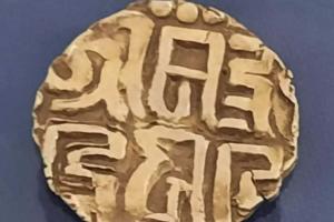 सुल्तानपुर: खेत की खुदाई में मिले सम्राट अशोक काल के पीली धातु के सिक्के
