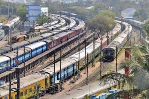 पंजाब: किसानों के रेल रोको आंदोलन के चलते कई स्पेशल ट्रेनें रद