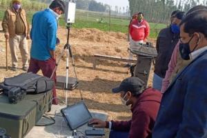 अयोध्या: घरौनी को लेकर चल रहे ड्रोन सर्वे का डीएम ने किया निरीक्षण
