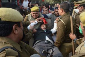 बरेली: भारत बंद- आंदोलनकारियों पर लाठीचार्ज, कहीं गिरफ्तार तो कहीं किए नजरबंद