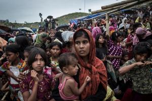 बांग्लादेश ने रोहिंग्या शरणार्थियों को स्थानांतरित करना शुरू किया