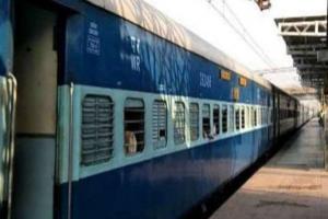 लखनऊ: रेलवे में अधूरे काम का ठेकेदार मांग रहा 90 फीसदी भुगतान