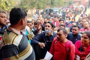 बरेली: पहले बीएसए कार्यालय, अब डायट में शिक्षकों का हंगामा