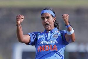 साउथ अफ्रीका के खिलाफ होने वाली वनडे-टी20 सीरीज के लिए भारतीय महिला टीम का ऐलान, शिखा पांडे बाहर