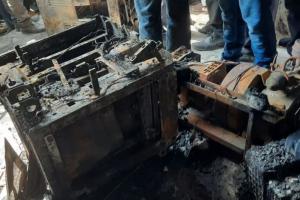 बाराबंकी: कचहरी परिसर में दुकान में लगी आग, लाखों का सामान जलकर राख