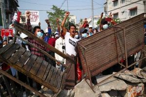 म्यांमार में सैन्य शासन के खिलाफ विरोध तेज, अब तक 138 प्रदर्शनकारियों की मौत
