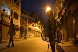कोरोना का कहर: लखनऊ में आज से रात्रिकालीन कर्फ्यू, 15 तक सभी शिक्षण संस्थान बंद