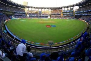 IPL 2021: वानखेड़े स्टेडियम में कोविड-19 की नेगेटिव रिपोर्ट के बिना नहीं मिलेगी एंट्री