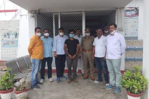 फतेहपुर: स्वाट टीम और पुलिस ने घेराबंदी कर 25 हजार का इनामी बदमाश धर दबोचा