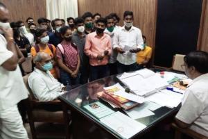 बरेली: रुविवि में एबीवीपी ने परीक्षा नियंत्रक का किया घेराव