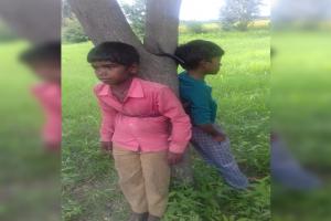 लखीमपुर-खीरी: जामुन बीनने गए बच्चों को पेड़ से बांधकर पीटा