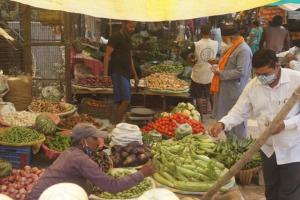 बरेली: दालों के दाम थमे, सब्जियों की बढ़ती कीमतों ने बिगाड़ा जायका