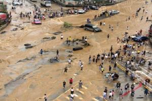 चीन में 1000 वर्षों में सबसे भारी बारिश, 33 की मौत, 30 लाख लोग प्रभावित
