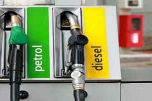 दिल्ली में पेट्रोल 99.86 रुपए प्रति लीटर, जानें अपने शहर के दाम