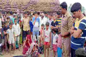 सीतापुर: विद्युत पोल के स्टे पर उतरा करंट, चपेट में आने से किशोर की मौत