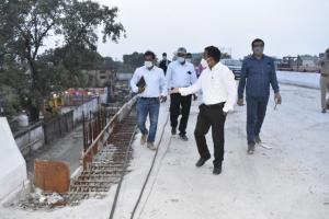 बरेली: सात दिन में चौपुला पुल का निर्माण पूरा करें
