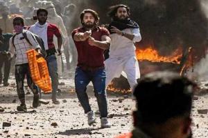 दिल्ली दंगे: पुलिसकर्मी पर पिस्तौल तानने के आरोपी ने जमानत मांगी