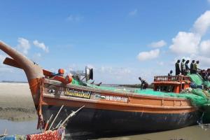 पश्चिम बंगाल: समुद्र में पलटे ट्रॉलर से मिले नौ मछुआरों के शव, एक लापता