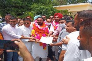 रामपुर : राज्यमंत्री के भाई कुलवंत के सिर सजा बिलासपुर के ब्लॉक प्रमुख का ताज, समर्थकों ने मनाया जश्न
