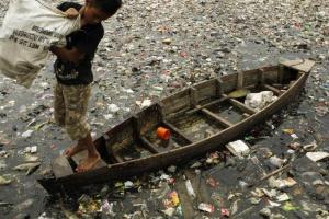 2050 तक नदीयों व समुद्रों में मछलियां कम और प्लास्टिक का कचरा होगा ज्यादा