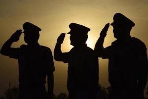 महापौर को चाहिए सम्मान! पुलिसवाले ठोकें सलामी… DGP से आदेश जारी करने की अपील