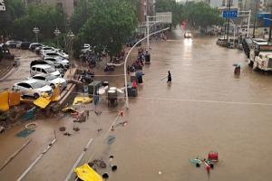 चीन के हेनान में प्राकृतिक आपदा के कारण लगभग दो लाख लोगों सुरक्षित निकाला, 36,000 लोग प्रभावित