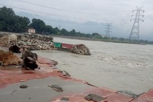 टनकपुर: शारदा नदी के उफान से घाट क्षेत्र में तेजी से हो रहा कटाव