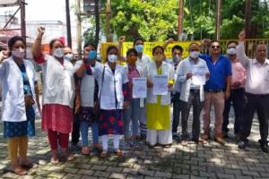 हल्द्वानी: नर्सिंग परीक्षा कराए जाने को लेकर नर्सों ने किया प्रदर्शन