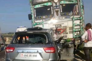 जौनपुर: कार और ट्रक में टक्कर, दो सगे भाइयों समेत पांच की मौत