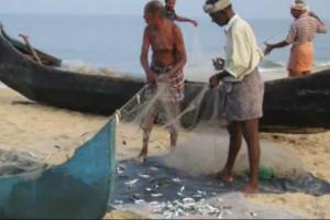 पश्चिम बंगाल: समुद्र में डूबा ट्रॉलर, 10 मछुआरे लापता, 2 को बचाया गया