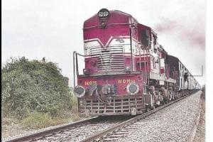 सात माह बाद टनकपुर से त्रिवेणी एक्सप्रेस रेल सेवा का संचालन शुरू