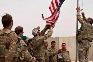 Afghanistan Crisis: काबुल में दूतावास से उतारा गया अमेरिका का झंडा