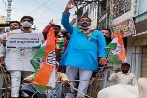 कुशीनगर: कांग्रेस कार्यकर्ताओं ने भाजपा सरकार के खिलाफ किया प्रदर्शन