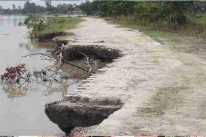 सीतापुर: घाट नदी का जलस्तर, बढ़ा कटान का खतरा, ग्रमीणों में दहशत