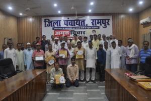 रामपुर: सम्मान पाकर समाचार पत्र वितरकों के खिले चेहरे