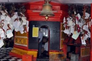 हल्द्वानी: सरकार से खफा उपनल कर्मचारियों ने गोल्ज्यू के मंदिर में लगाई गुहार