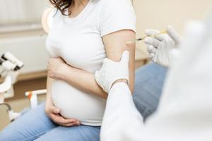 गर्भवती और स्तनपान कराने वाली महिलाएं क्यों लगवाएं टीका? रिसर्च में बताए गए ये फायदे