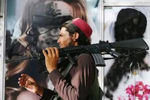 अफगानिस्तान को अपने रंग में रंगने की तैयारी में तालिबान, लड़के-लड़कियों के साथ पढ़ने पर लगायी रोक