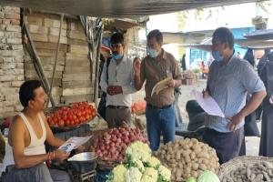 मुरादाबाद: सब्जी मंडी में दुकानदारों की टीम ने की टीबी स्क्रीनिंग