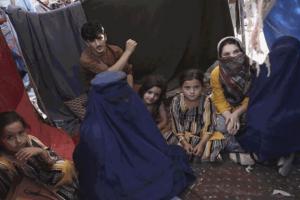 अफगान शरणार्थियों को लेकर बोले पाकिस्तान के गृह मंत्री- उनका देश कोई नया शिविर नहीं लगा रहा