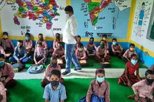 लखनऊ: अभिभावकों में कोरोना का खौफ, स्कूलों में पहुंच रहे सिर्फ 50 फीसदी बच्चे