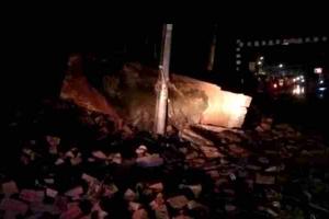 रायबरेली: बारिश से गिरा जर्जर भवन, इलाके में मची अफरातफरी