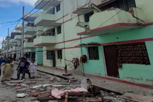 रामपुर: आसरा कॉलोनी के सरकारी मकान का छज्जा गिरा, गर्भवती की मौत, 3 घायल