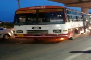 लखनऊ: चलती बस में अचानक लगी आग, बाल-बाल बचे यात्री