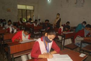 लखीमपुर-खीरी: परीक्षा के पहले दिन 120 परीक्षार्थी रहे अनुपस्थित
